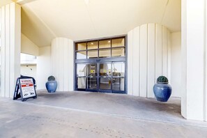 Exterior detail - Amazing Condo in Gulf-Front w/Free WiFi, Shared Pool & Hot Tub, Central AC (Orange Beach)