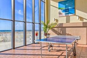 Games room - Amazing Condo in Gulf-Front w/Free WiFi, Shared Pool & Hot Tub, Central AC (Orange Beach)