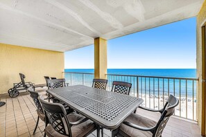 Outdoor dining - Beautiful condo in beachfront resort with pool & stunning Gulf views (Orange Beach)