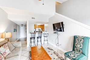 Een televisie, een dvd-speler en een kantoor