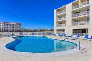 Pool - Bright resort condo with pool access, cozy patio, plus a washer/dryer (Orange Beach)