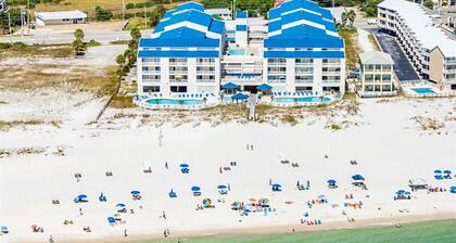 Bright resort condo with pool access, cozy patio, plus a washer/dryer