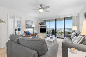 TV, DVD player, offices - Wonderful home in beachfront complex with pool, WiFi & central AC (Orange Beach)