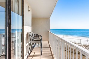 Property grounds - Beautiful home in beachfront luxury complex with pool, sauna & WiFi (Orange Beach)