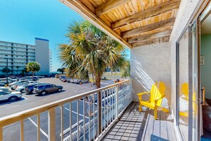 Property grounds - Splendid beachfront condo with pool, tennis court, sauna, & WiFi (Orange Beach)