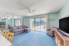 TV, DVD player, offices - Splendid beachfront condo with pool, tennis court, sauna, & WiFi (Orange Beach)
