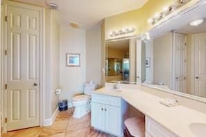 Shower, towels - 9th-floor, Gulf-front condo with balcony, pools, hot tubs, gym & beach access (Orange Beach)