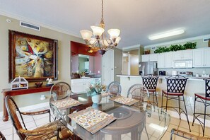 Dining - 9th-floor, Gulf-front condo with balcony, pools, hot tubs, gym & beach access (Orange Beach)