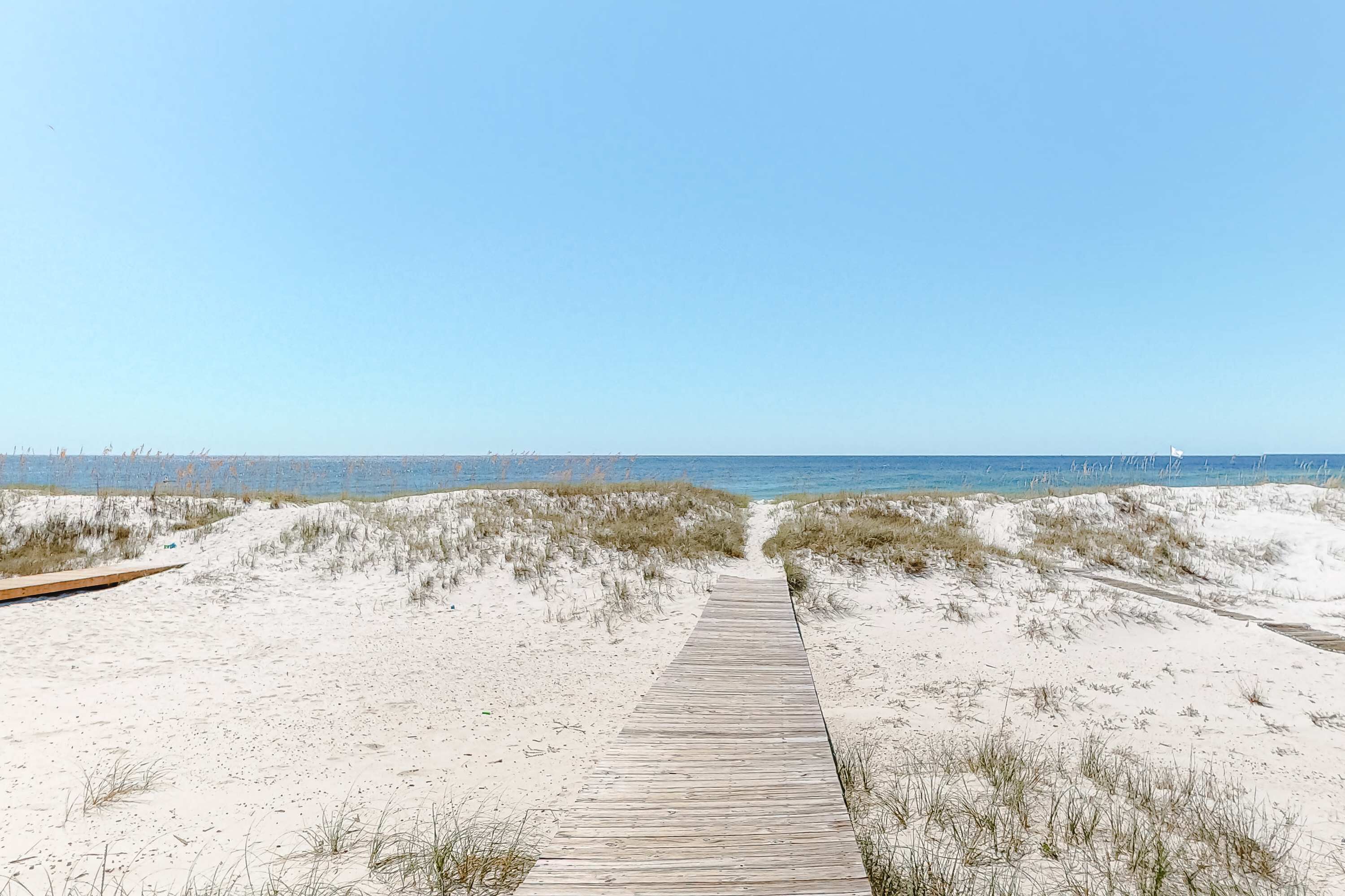På stranden