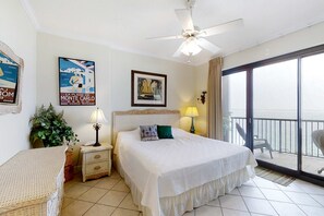 2 bedrooms, iron/ironing board, WiFi, bed sheets - Beach & Gulf-front condo with balcony, hot tub, pool, sauna & gym (Orange Beach)