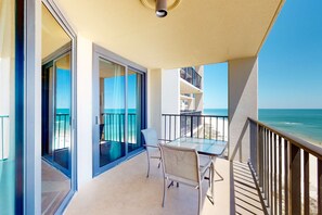 Property grounds - Beachfront condo with Gulf-view, balcony, pools, hot tub & tennis (Orange Beach)