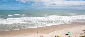 Sunlit Studio Near EGAD & Beach | Queen Bed + TV