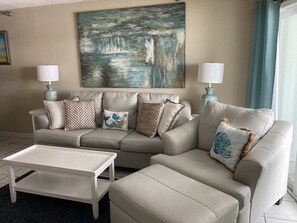 TV - 3rd-Floor Beachfront Condo w/Spacious Balcony, Shared Outdoor Pool, Gym, A/C (Orange Beach)