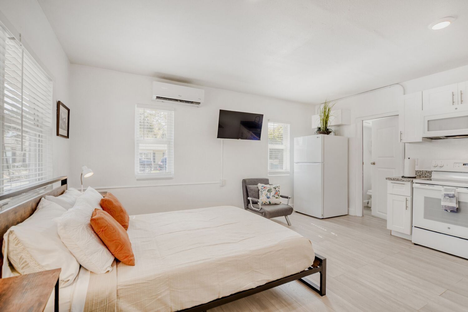 Free WiFi, bed sheets