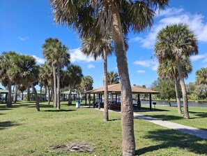 Property grounds - Eau Gallie Studio w/ Kitchenette | Beach & River (Melbourne)