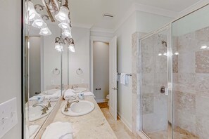 Shower, hair dryer, towels - Spacious beachfront wedding-friendly home with multiple decks & shared pool (Orange Beach)