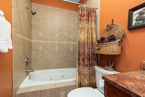 Douche, sèche-cheveux, serviettes fournies