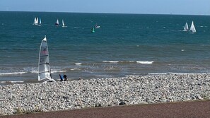 Beach nearby - Sea View, East Parade (Llandudno)