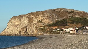 Beach nearby - Sea View, East Parade (Llandudno)