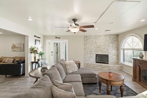 Unclassified image, 2 of 95, button - Havasu Pool Home | Spa, Games & Boat Parking (Lake Havasu City)