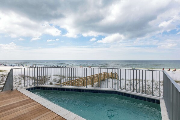 Property grounds - Luxury Gulf-front home w private splash pool & direct beach access (Orange Beach)