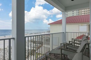 Property grounds - Luxury Gulf-front home w private splash pool & direct beach access (Orange Beach)