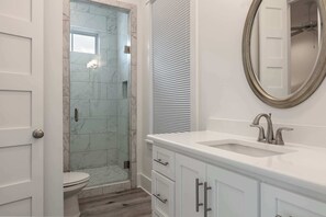 Shower, hair dryer, towels - Luxury Gulf-front home w private splash pool & direct beach access (Orange Beach)