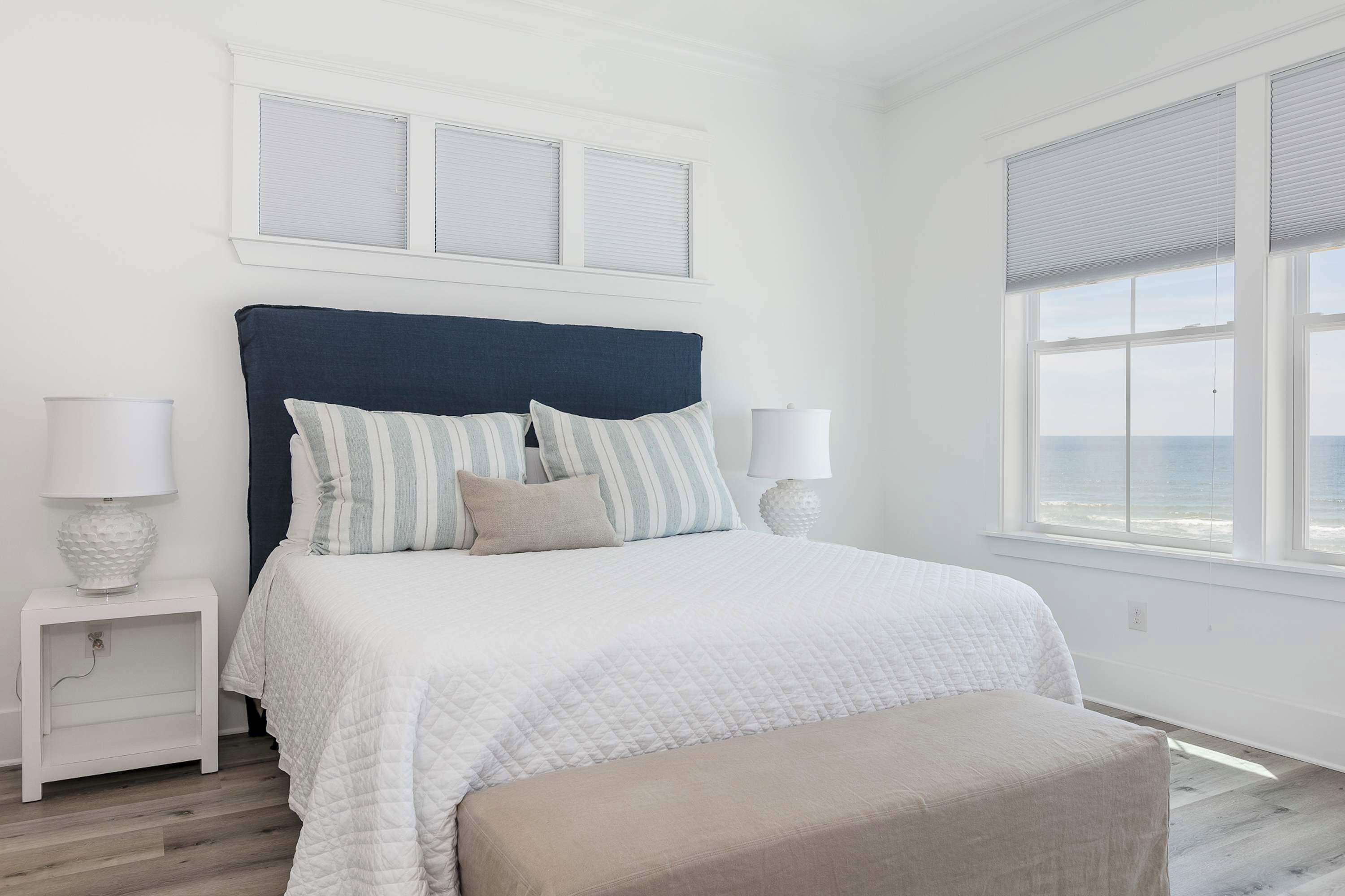 8 quartos, ferros/tábuas de passar roupa, Wi-Fi, roupa de cama