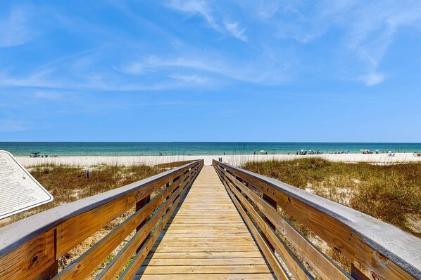 Beach nearby - Family-friendly beach home w Gulf views, a full kitchen, & spacious living area (Orange Beach)