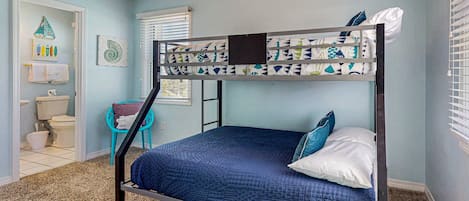 4 bedrooms, iron/ironing board, WiFi, bed sheets