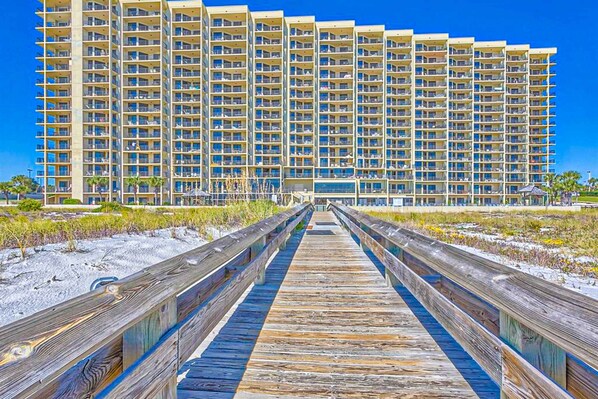 Exterior - Waterfront condo w/ balcony, multiple pools, lighted tennis courts, hot tub (Orange Beach)