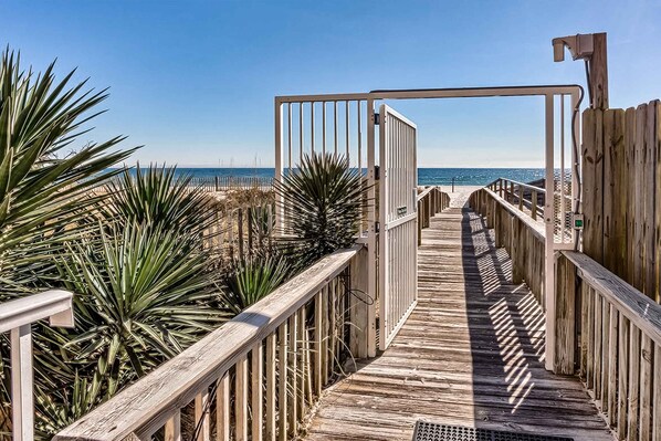 Property grounds - Beachfront condo overlooking the Gulf w/ balcony & indoor/outdoor pools (Orange Beach)