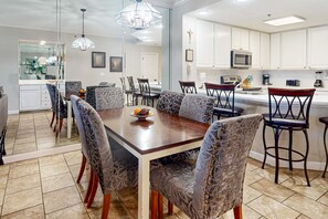 Dining - Beachfront condo overlooking the Gulf w/ balcony & indoor/outdoor pools (Orange Beach)