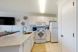 Fridge, microwave, oven, stovetop - Beautiful oceanfront condo with pool, hot tub, beach access, balcony, & WiFi (Gulf Shores)