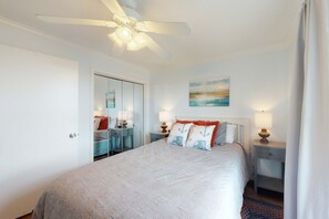 1 bedroom, iron/ironing board, WiFi, bed sheets - Beautiful oceanfront condo with pool, hot tub, beach access, balcony, & WiFi (Gulf Shores)