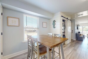 Dining - Chic, updated home with high-speed WiFi, AC, & W/D - nearby beach access (Gulf Shores)