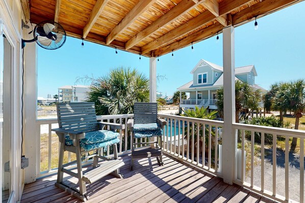 Property grounds - Chic, updated home with high-speed WiFi, AC, & W/D - nearby beach access (Gulf Shores)