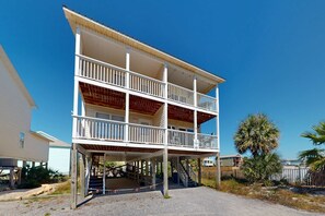 Exterior - Chic, updated home with high-speed WiFi, AC, & W/D - nearby beach access (Gulf Shores)