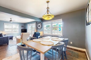 Dining - Gulf-view condo with pool, balcony, & central AC - walk 50 feet to deeded beach (Gulf Shores)