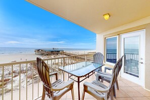 Outdoor dining - Boardwalk 283 gulf-view condo with WiFi, central ac, balcony, & outdoor pool (Gulf Shores)
