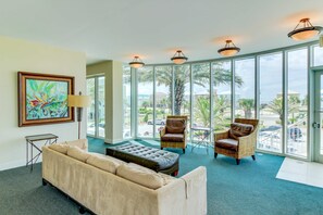 TV, offices - Spacious Coastal Gem With Fast WiFi, Gulf Views, Private Balcony & Full Kitchen (Gulf Shores)