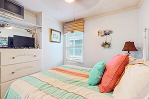 2 bedrooms, WiFi, bed sheets - Second Floor Oceanfront Condo with Ocean View, High-Speed WiFi, W/D, & Central AC (Gulf Shores)