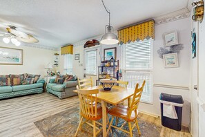 Dining - Second Floor Oceanfront Condo with Ocean View, High-Speed WiFi, W/D, & Central AC (Gulf Shores)