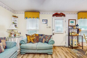 TV, DVD player, offices - Second Floor Oceanfront Condo with Ocean View, High-Speed WiFi, W/D, & Central AC (Gulf Shores)