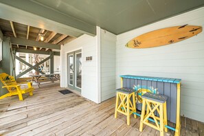 Terrace/patio - Gorgeous Beachfront House with Private Balcony, Free WiFi & Central AC (Gulf Shores)