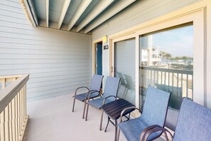 Property grounds - Beautiful home steps from beach with pool & central AC (Gulf Shores)