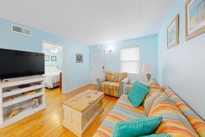 2 bedrooms, Internet, bed sheets - Gorgeous Condo in Beachfront Location w/Shared Pool, Central AC, Free WiFi (Gulf Shores)