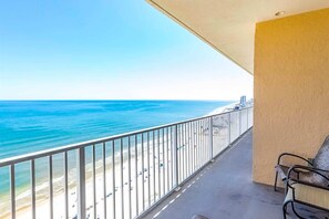 Property grounds - Gulf-front penthouse with pool, sauna, washer,dryer, & central AC (Gulf Shores)