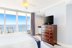 4 bedrooms, iron/ironing board, Internet, bed sheets - Gulf-front penthouse with pool, sauna, washer,dryer, & central AC (Gulf Shores)