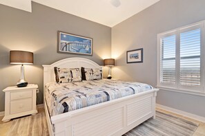1 bedroom, iron/ironing board, WiFi, bed sheets - Casual beachfront getaway with pool, ocean views, & beach access (Orange Beach)